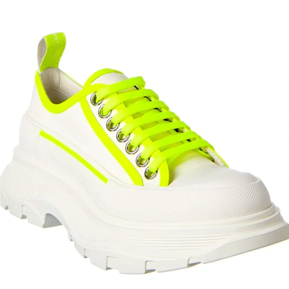 Alexander McQueen
Tread Slick Canvas Sneaker, Size 37.5, made in Italy - Picture 1 of 9